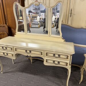 Toaletka w stylu Ludwika