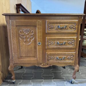 Szafka w stylu Ludwika