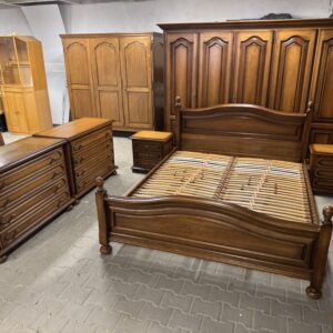 Zestaw dębowych mebli do sypialni Zestaw dębowych mebli do sypialni