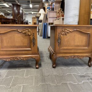 Zestaw dwóch szafek nocnych