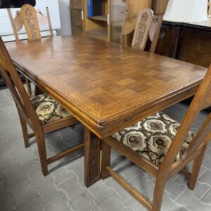 Stół rozkładany i krzesła