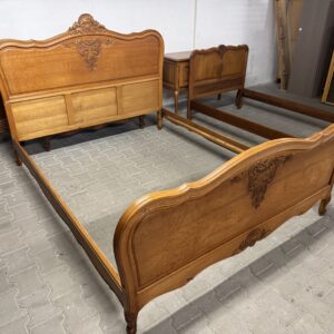 Łóżko małżeńskie