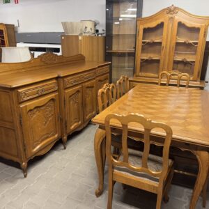 Zestaw drewnianych mebli do jadalni