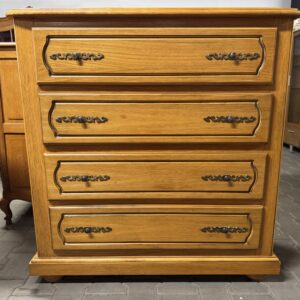 Drewniana komoda rustykalna