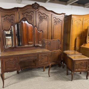 Zestaw mebli do sypialni w stylu Ludwik