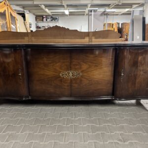 Komoda w stylu chippendale