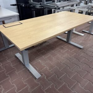 Biurko z elektryczną regulacją wysokości