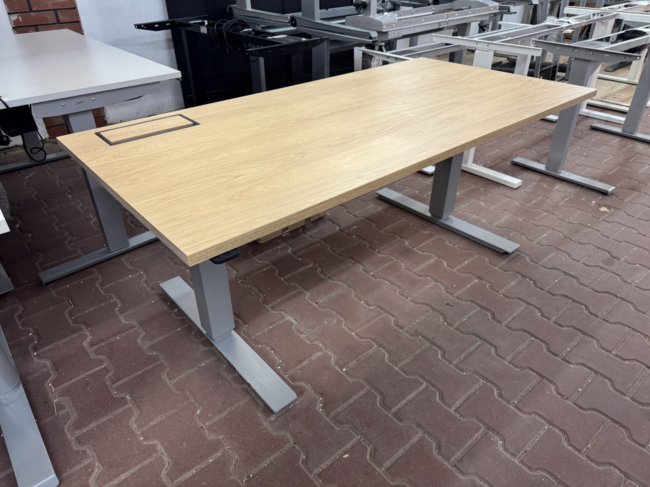 IMG_0563 Biurko z elektryczną regulacją wysokości