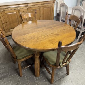 Stół okrągły i cztery krzesła