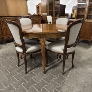 Stół okrągły i sześć krzeseł