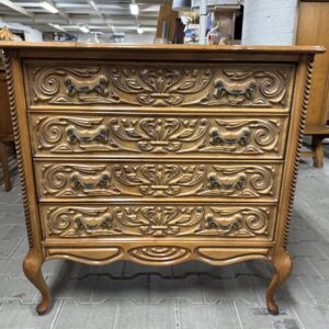 Komoda rzeźbiona Ludwik
