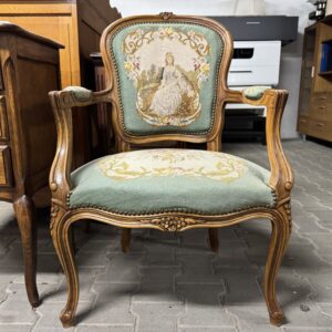 Fotel w stylu ludwikowskim