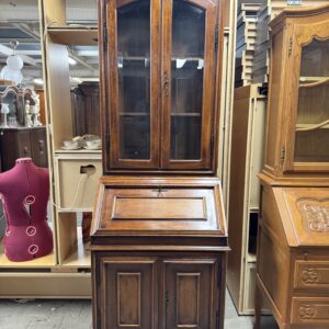 Sekretarzyk z nadstawką orzech